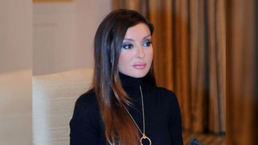 Mehriban Əliyeva qadın voleybolçularımızın görüşünü izləyib 