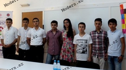 700 bal toplayan tələbələr 1-ci kursda necə oxudular?