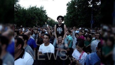 Yerevan polisi nümayişçilərə vaxt verdi