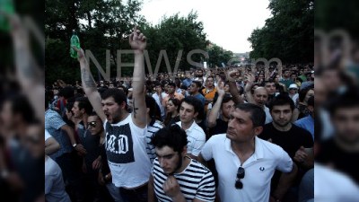 Yerevanda nümayişçilər rusiyalı jurnalistləri qovdular 