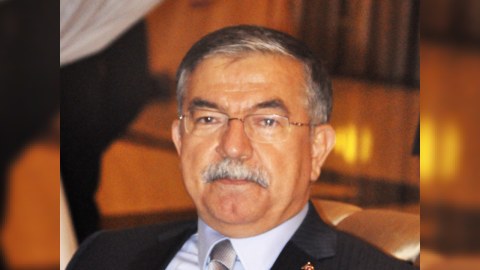 Türkiyə parlamentinə yeni sədr seçildi 