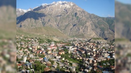 Hakkaridə saqqallı adam aranı qatdı 