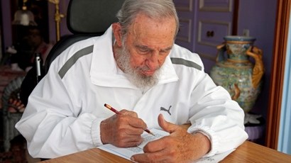 Fidel Kastro son 3 ayda ilk dəfə cəmiyyət qarşısına çıxdı