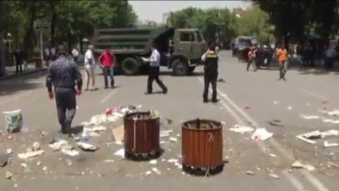 Yerevan polisindən nümayişçilərə sonuncu xəbərdarlıq: "...çəkilin!”