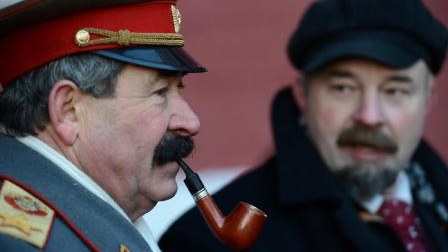 Leninlə Stalinin oxşarları dalaşdı