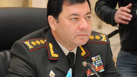 Nəcməddin Sadıqovun oğlu ilə dalaşan polis işdən qovuldu