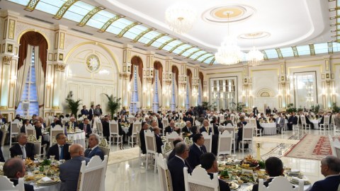İlham Əliyev şeyxin iftar mərasimində iştirak edib - FOTO