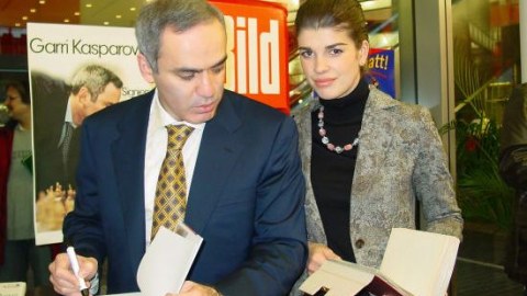 Harri Kasparov 4-cü dəfə ata oldu