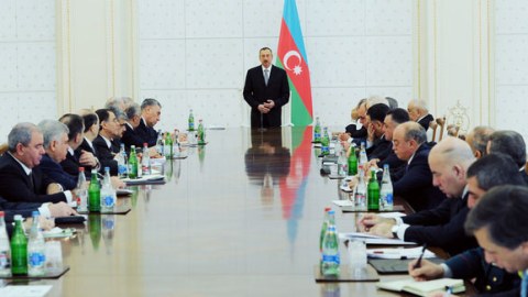 Prezident nazirlərlə iclas keçirdi