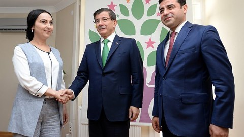 Davudoğlu koalisiya hökuməti üçün HDP rəhbərliyilə görüşdü