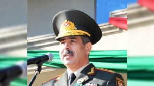 Azərbaycanın müdafiə naziri hərbçiləri təbrik etdi