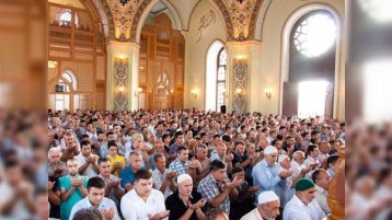 Azərbaycanda məscidlərdə bayram namazı qılınıb