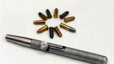 Pensiyaçı özünü avtomat qələmlə güllələdi
