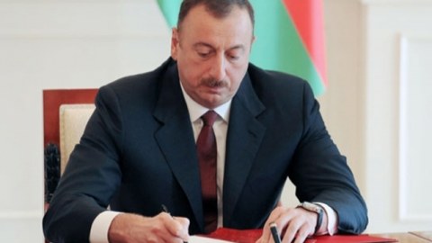 Prezident fəxri konsulu geri çağırdı