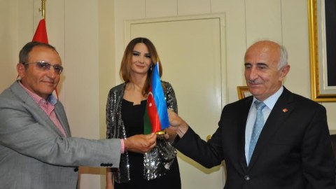 Deputat Bayburt valisi ilə Xocalı soyqırımını müzakirə edib - FOTO