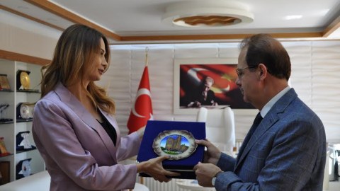 Qənirə Paşayeva Bayburtda universitet rektoru və tələbələrlə görüşüb - FOTO