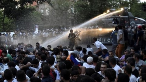 Ermənistanda aksiya yenidən başlayır 