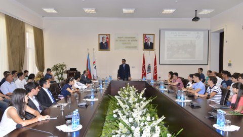 Rektor 600-dan yuxarı bal toplayan tələbələrlə görüşdü - FOTO