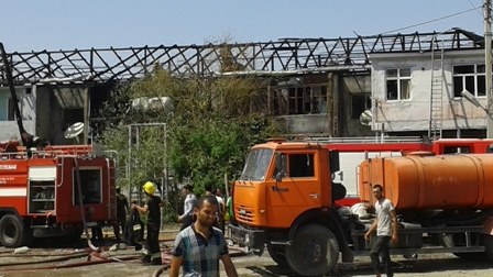 Ucarda yanğın 14 mənzili külə döndərdi
