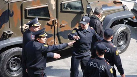 Bakıda polisləri döyən şəxslərdən biri tutuldu, digərləri axtarılır