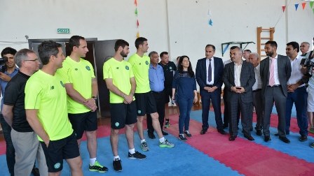 “Seltik” Bakıda köçkün komandası ilə oynadı