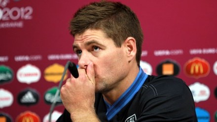 Əfsanəvi futbolçu televiziya eksperti olacaq