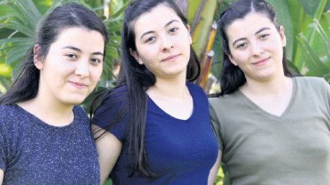 Üçəm əkiz bacılar eyni universitetə qəbul olundular