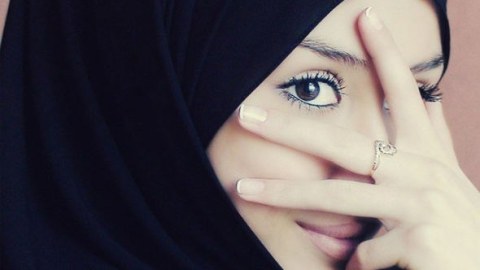  Qırğızıstan məktəblərində hicab qadağan edildi  