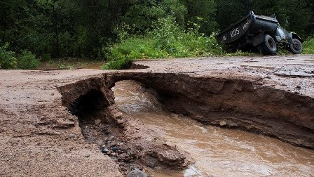 Ermənistandan Qarabağa gedən yolu su yudu