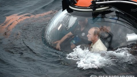  Putin dənizin 80 metr dərinliyinə endi 