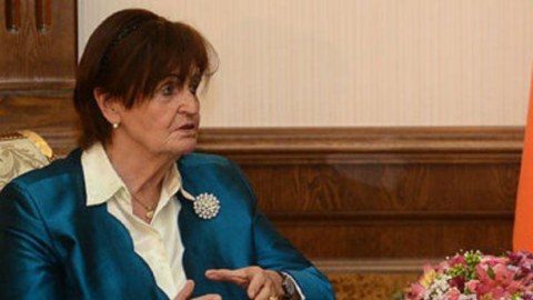  Kerolayn Koks Qarabağdadır 
