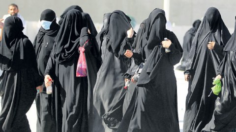 Səudiyyə Ərəbistanda qadınlar ilk dəfə səs verəcəklər