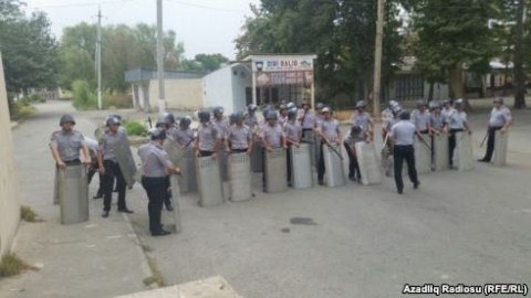 Mingəçevirdə GƏRGİNLİK: küçəyə silahlı polislər çıxarıldı, həbs edilənlər var