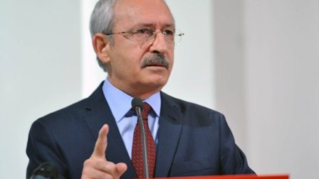 Türkiyənin ana müxalifət partiyasında yumruq DAVASI: Kılıçdaroğlu əsəbiləşdi 