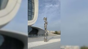 Toni Kreqqin əsəri Heydər Əliyev Mərkəzinin daimi ekspozisiyasında  - FOTO