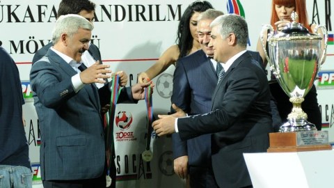  Rövnəq Abdullayev və Tahir Gözəl "Qarabağ"ı təbrik etdilər 