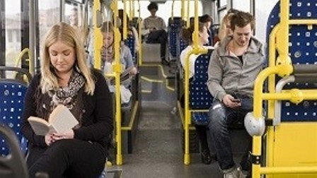 Bu ölkədə avtobusda kitab oxuyanlar gediş haqqı verməyəcək 
