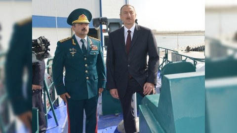 Prezident yeni sərhəd gözətçi gəmisinə baxdı