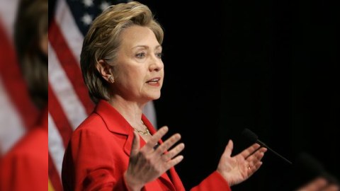 Hillari Klinton səhvini etiraf edib üzr istədi 