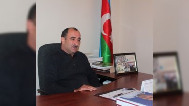 Sumqayıtın sabiq deputatı Zakir Fərəcovu təriflədi 