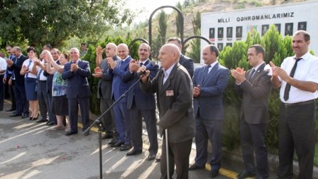Hərbi təlimlər xalqın döyüş ruhunu daha da artırıb