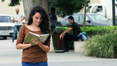 Gəncədə kitab fləşmobu 