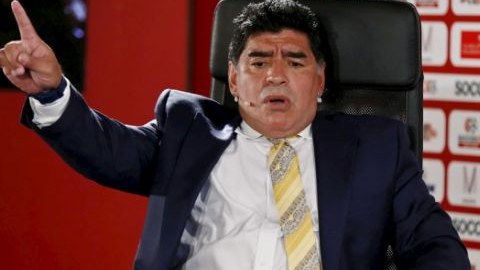 Maradona: “Blatter oğru, Platini yalançıdır”