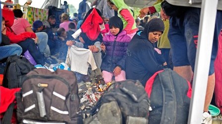 BMT Avropanı qaçqınlarla bağlı kursunu dəyişməyə çağırdı