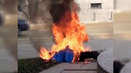 Azərbaycanda özünü yandıran taksi sürücüsü öldü