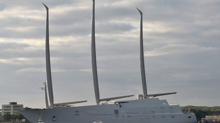 Milyarder dünyanın ən böyük yaxtasını aldı