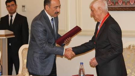 Nazir xalq şairinə “Şərəf” ordeni təqdim etdi - FOTOLAR
