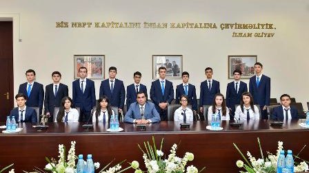 Rektor prezident təqaüdçüləri ilə görüşdü - FOTO