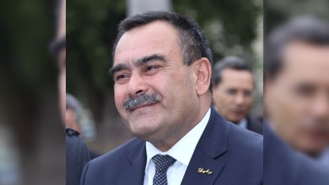 Rektor tələbə yataqxanasına gəldi, tələbələrə ət, çay, qənd paketləri verdi