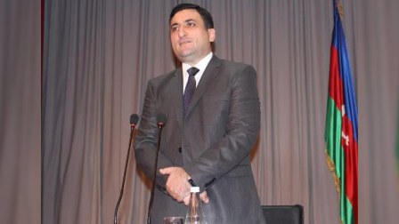Rektor tələbələrin  suallarını cavablandırdı
